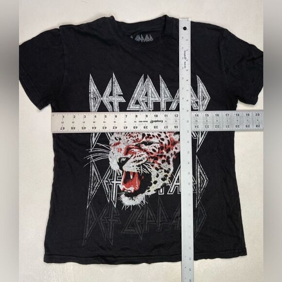 DEF LEPPARD Graphic T-shirt Women Small Black Short Sleeve Music - Picture 5 of 5